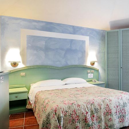 Hotel Stefania Boutique Hotel By The Beach Olbia Kültér fotó