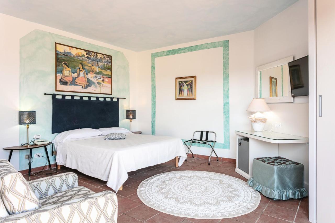 Hotel Stefania Boutique Hotel By The Beach Olbia Kültér fotó