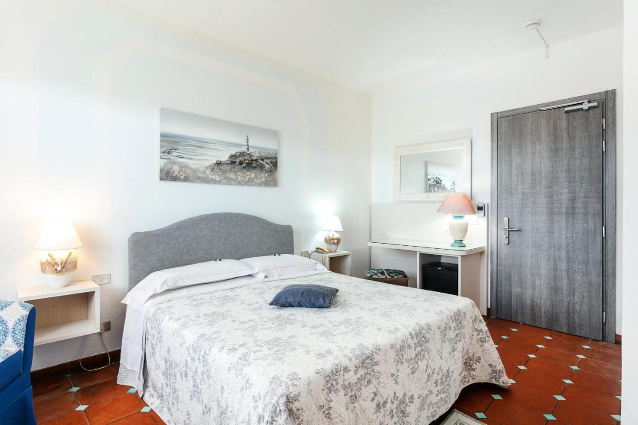 Hotel Stefania Boutique Hotel By The Beach Olbia Kültér fotó