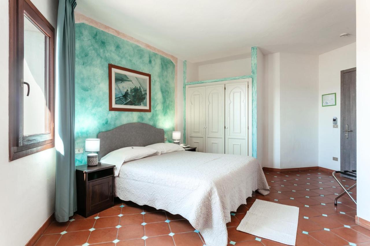 Hotel Stefania Boutique Hotel By The Beach Olbia Kültér fotó