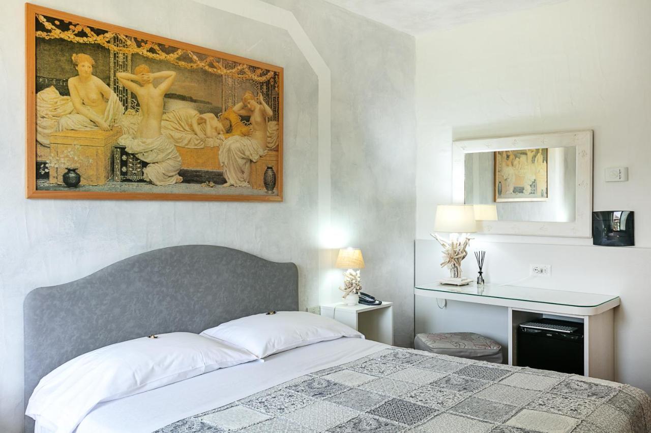 Hotel Stefania Boutique Hotel By The Beach Olbia Kültér fotó