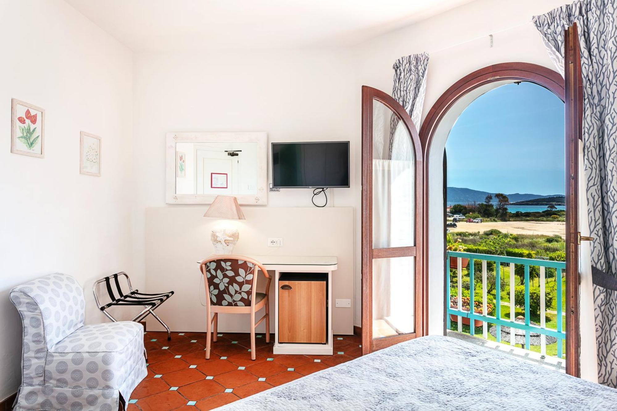 Hotel Stefania Boutique Hotel By The Beach Olbia Kültér fotó
