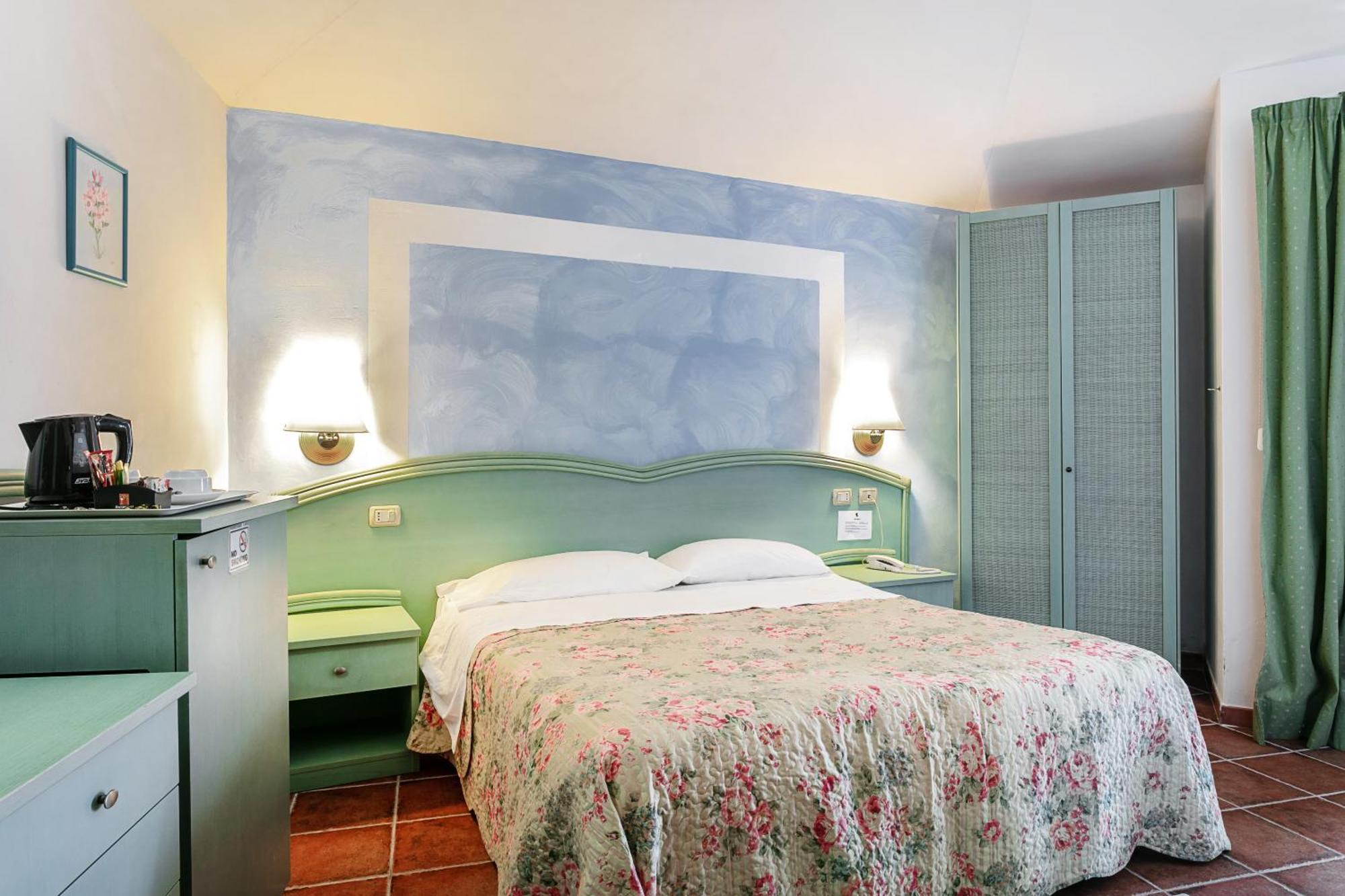 Hotel Stefania Boutique Hotel By The Beach Olbia Kültér fotó